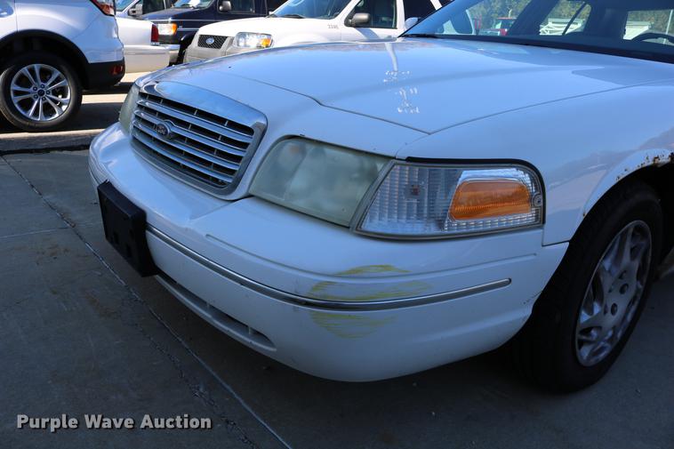 image for item DD0017 1999 Ford Crown Victoria