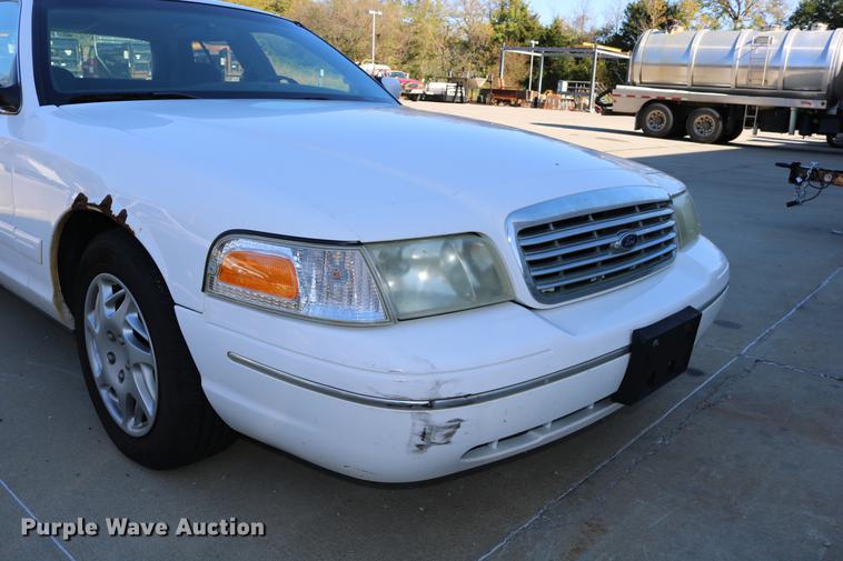 image for item DD0017 1999 Ford Crown Victoria