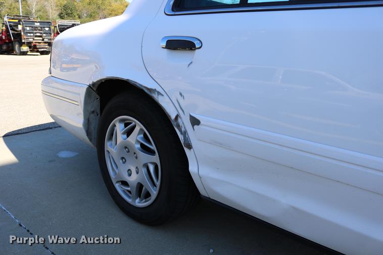 image for item DD0017 1999 Ford Crown Victoria