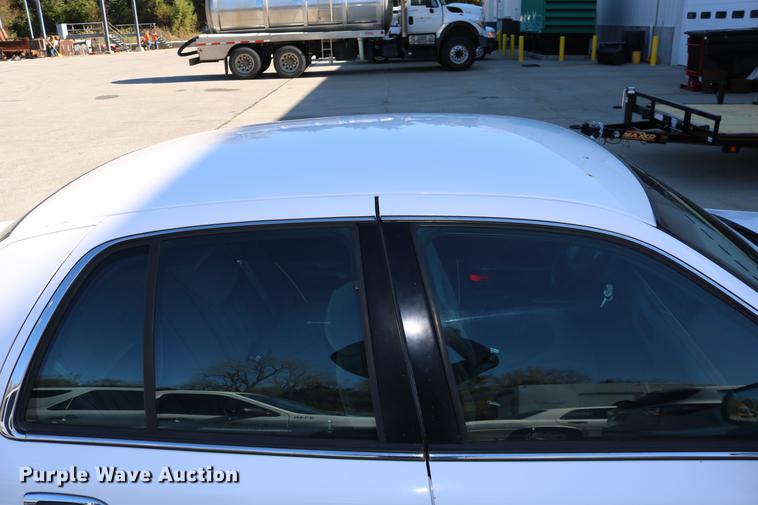 image for item DD0017 1999 Ford Crown Victoria
