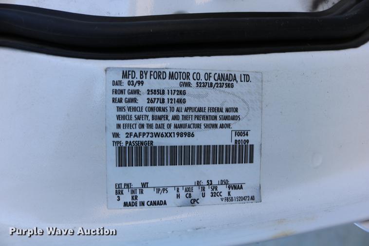 image for item DD0017 1999 Ford Crown Victoria
