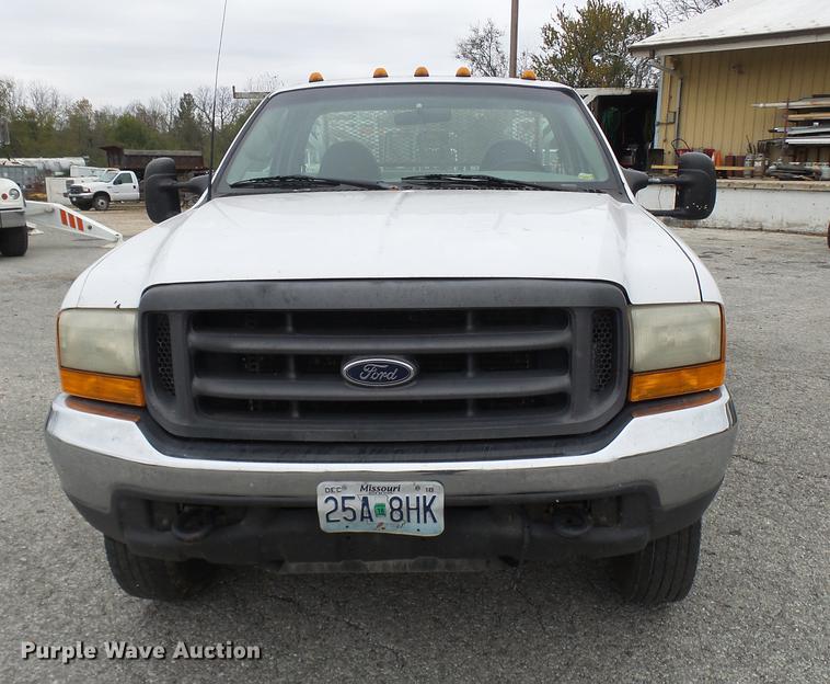 image for item DD9021 2001 Ford F450 Super Duty utility truck