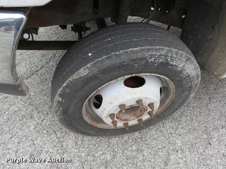 image for item DD9021 2001 Ford F450 Super Duty utility truck