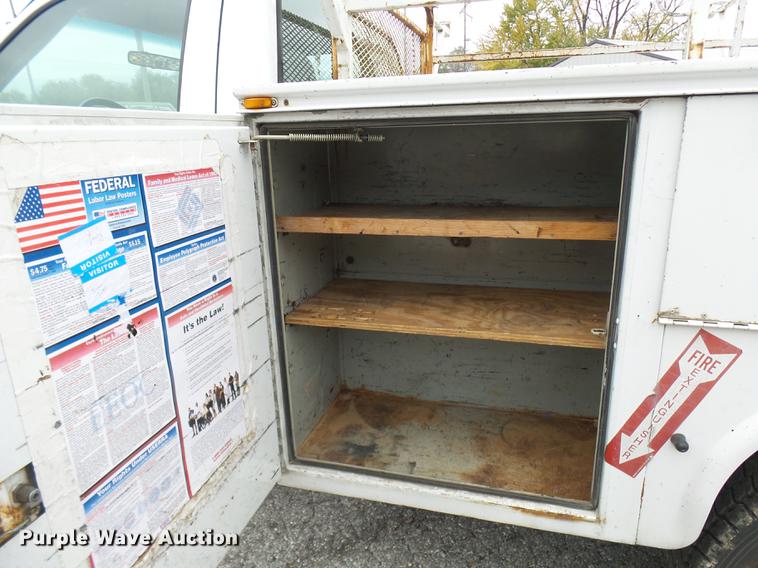 image for item DD9021 2001 Ford F450 Super Duty utility truck