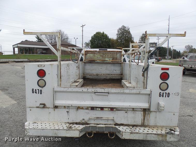 image for item DD9021 2001 Ford F450 Super Duty utility truck