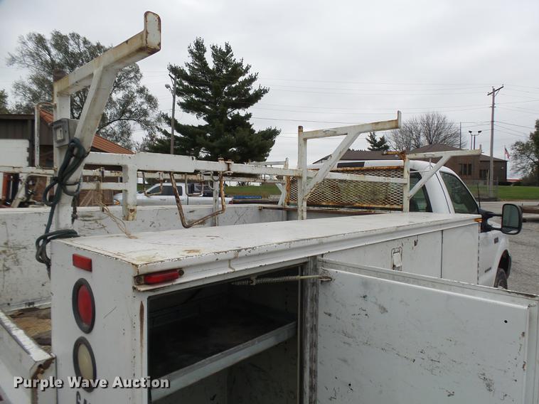 image for item DD9021 2001 Ford F450 Super Duty utility truck