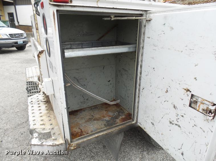 image for item DD9021 2001 Ford F450 Super Duty utility truck