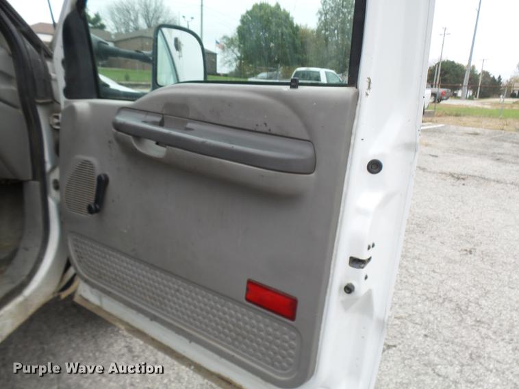 image for item DD9021 2001 Ford F450 Super Duty utility truck