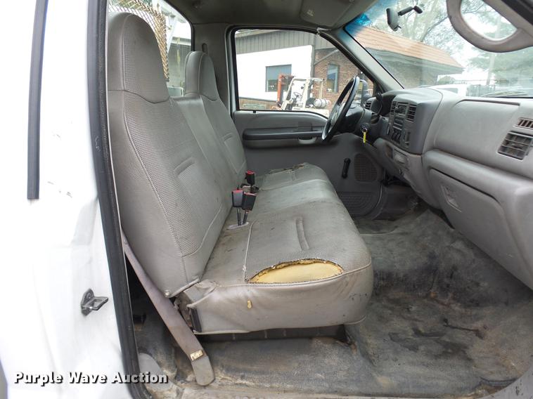 image for item DD9021 2001 Ford F450 Super Duty utility truck