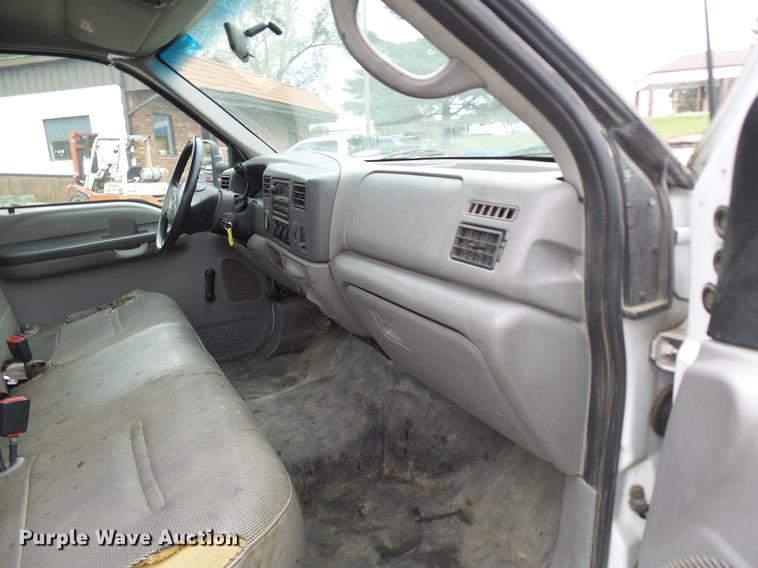 image for item DD9021 2001 Ford F450 Super Duty utility truck