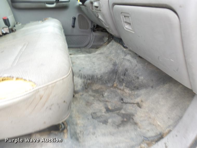 image for item DD9021 2001 Ford F450 Super Duty utility truck