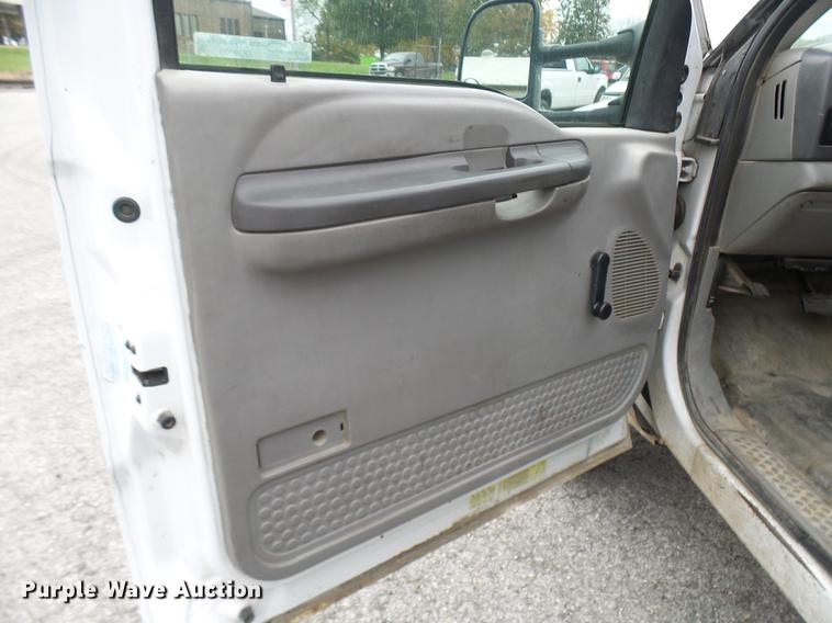 image for item DD9021 2001 Ford F450 Super Duty utility truck