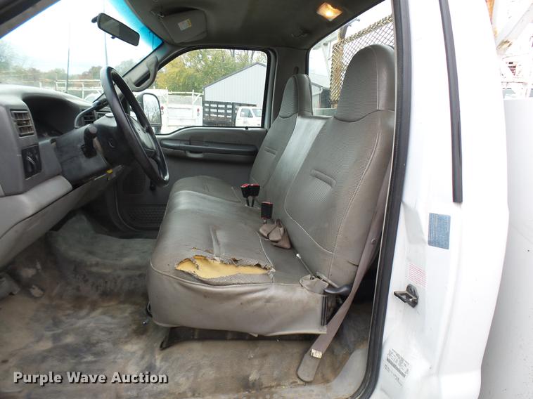 image for item DD9021 2001 Ford F450 Super Duty utility truck