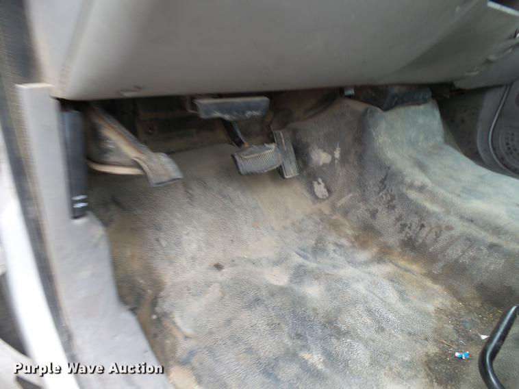 image for item DD9021 2001 Ford F450 Super Duty utility truck