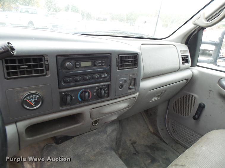 image for item DD9021 2001 Ford F450 Super Duty utility truck