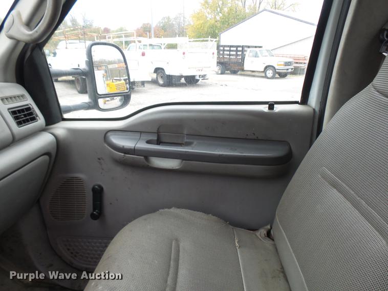 image for item DD9021 2001 Ford F450 Super Duty utility truck