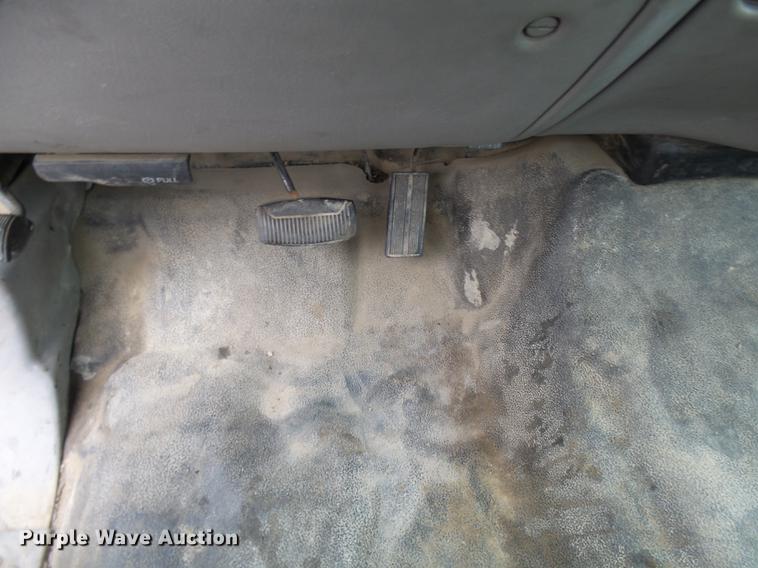 image for item DD9021 2001 Ford F450 Super Duty utility truck