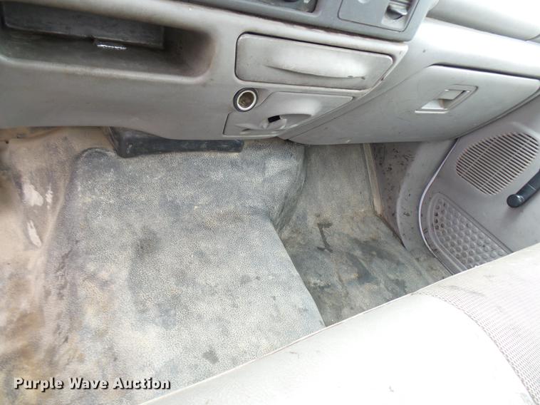 image for item DD9021 2001 Ford F450 Super Duty utility truck