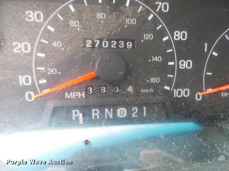 image for item DD9021 2001 Ford F450 Super Duty utility truck