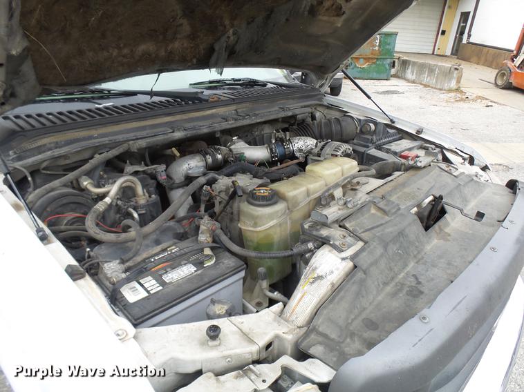 image for item DD9021 2001 Ford F450 Super Duty utility truck