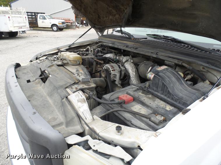 image for item DD9021 2001 Ford F450 Super Duty utility truck