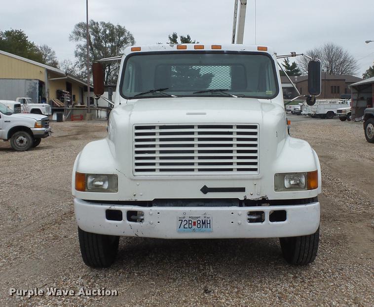 image for item DD9058 1998 International 4900 flatbed truck