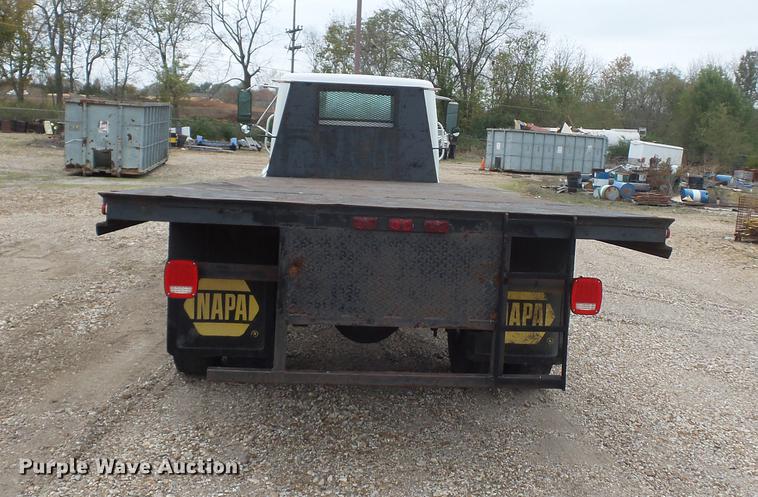 image for item DD9058 1998 International 4900 flatbed truck