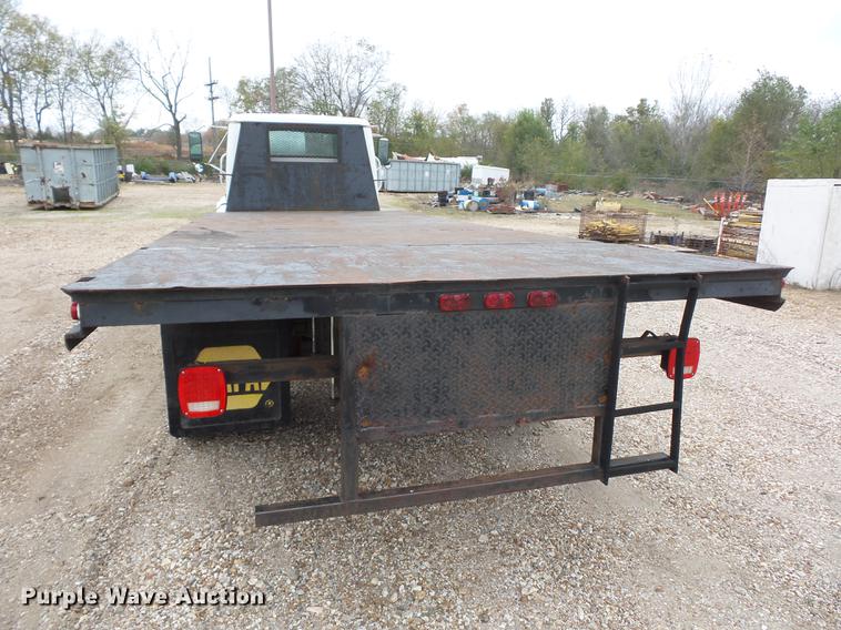 image for item DD9058 1998 International 4900 flatbed truck