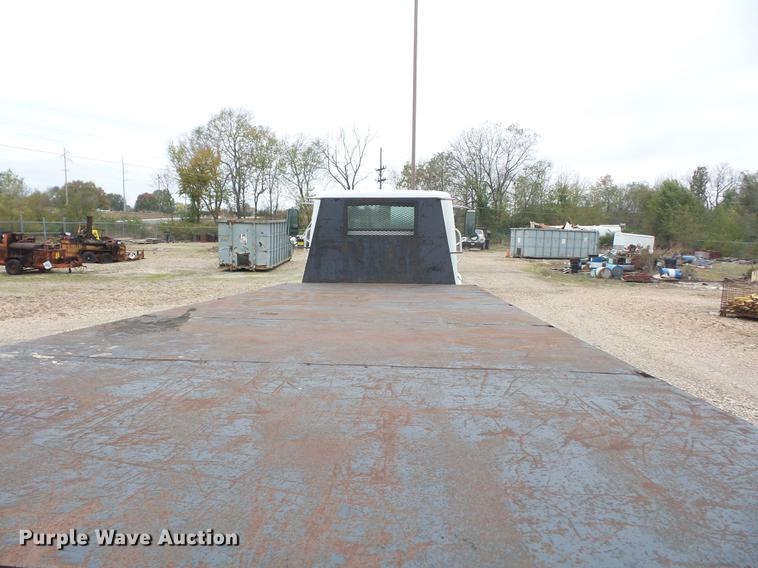 image for item DD9058 1998 International 4900 flatbed truck