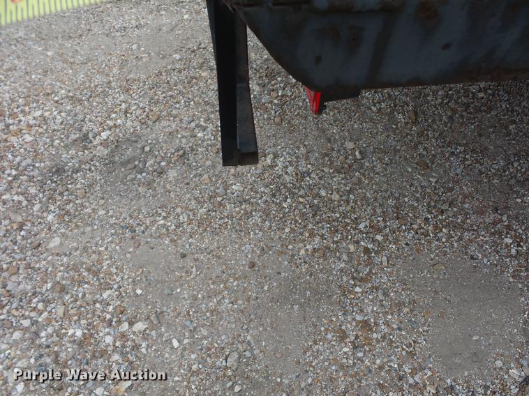 image for item DD9058 1998 International 4900 flatbed truck