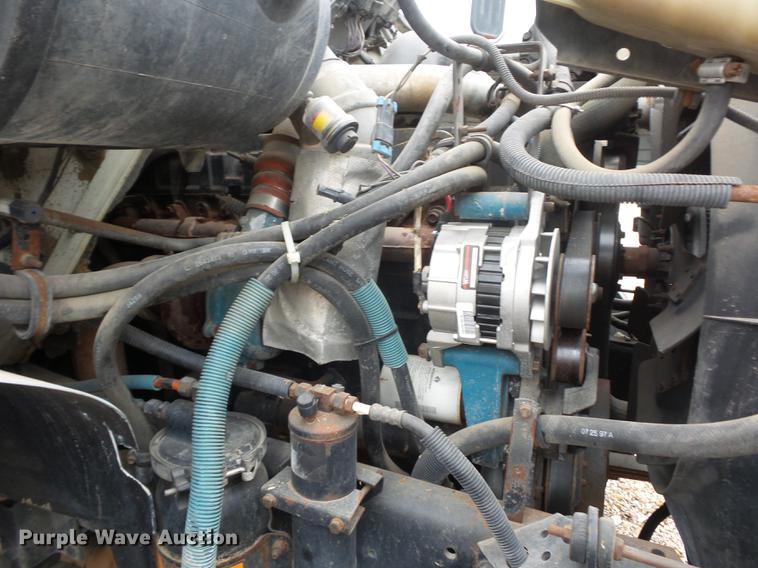 image for item DD9058 1998 International 4900 flatbed truck