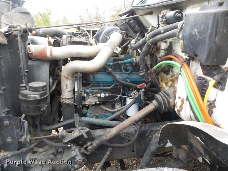 image for item DD9058 1998 International 4900 flatbed truck