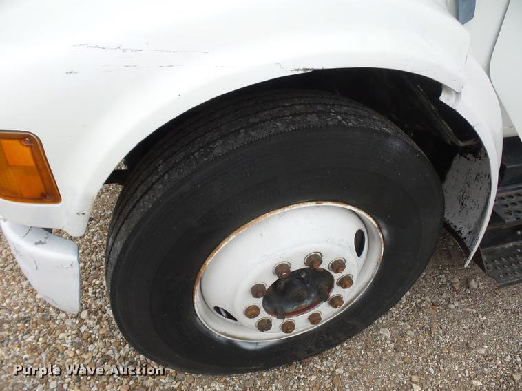 image for item DD9058 1998 International 4900 flatbed truck