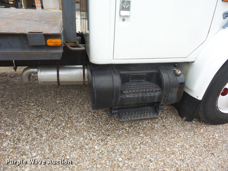 image for item DD9058 1998 International 4900 flatbed truck