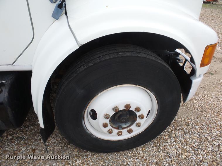 image for item DD9058 1998 International 4900 flatbed truck