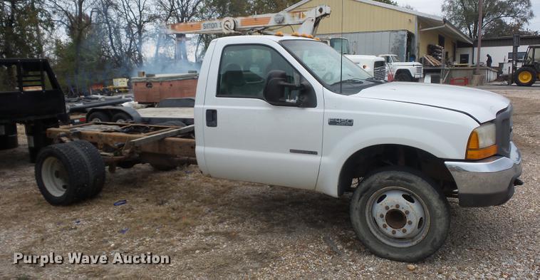 image for item DD9061 1999 Ford F450 Super Duty truck cab and chassis