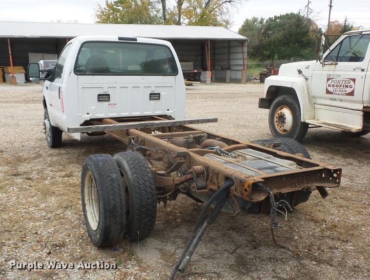 image for item DD9061 1999 Ford F450 Super Duty truck cab and chassis