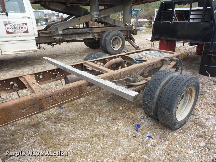 image for item DD9061 1999 Ford F450 Super Duty truck cab and chassis