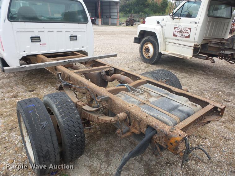 image for item DD9061 1999 Ford F450 Super Duty truck cab and chassis