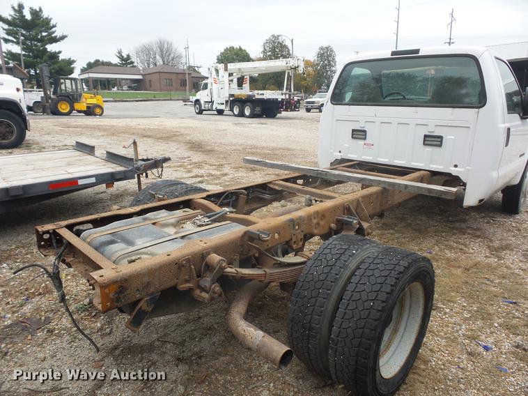 image for item DD9061 1999 Ford F450 Super Duty truck cab and chassis