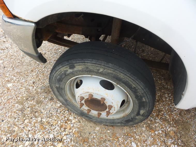 image for item DD9061 1999 Ford F450 Super Duty truck cab and chassis