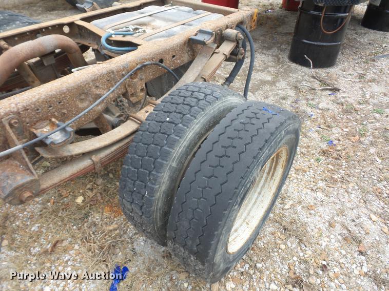 image for item DD9061 1999 Ford F450 Super Duty truck cab and chassis