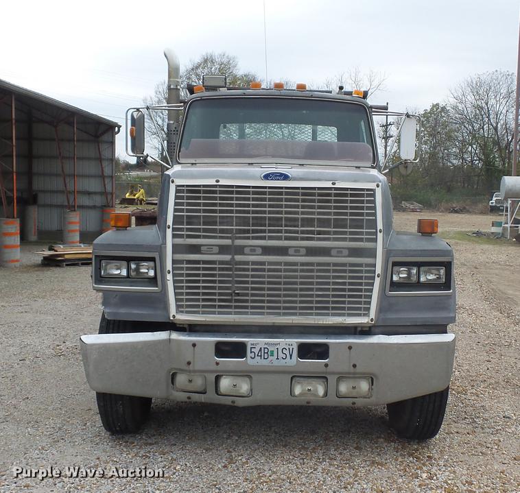 image for item DD9064 1987 Ford LTL9000 flatbed truck