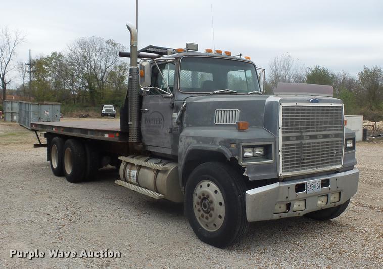 image for item DD9064 1987 Ford LTL9000 flatbed truck
