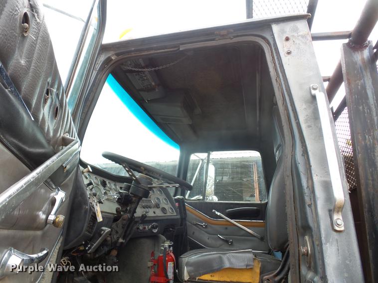 image for item DD9064 1987 Ford LTL9000 flatbed truck