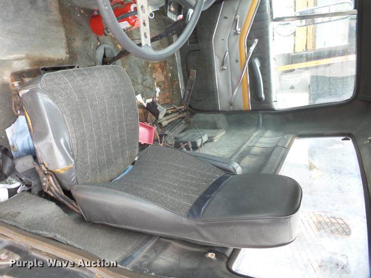 image for item DD9064 1987 Ford LTL9000 flatbed truck