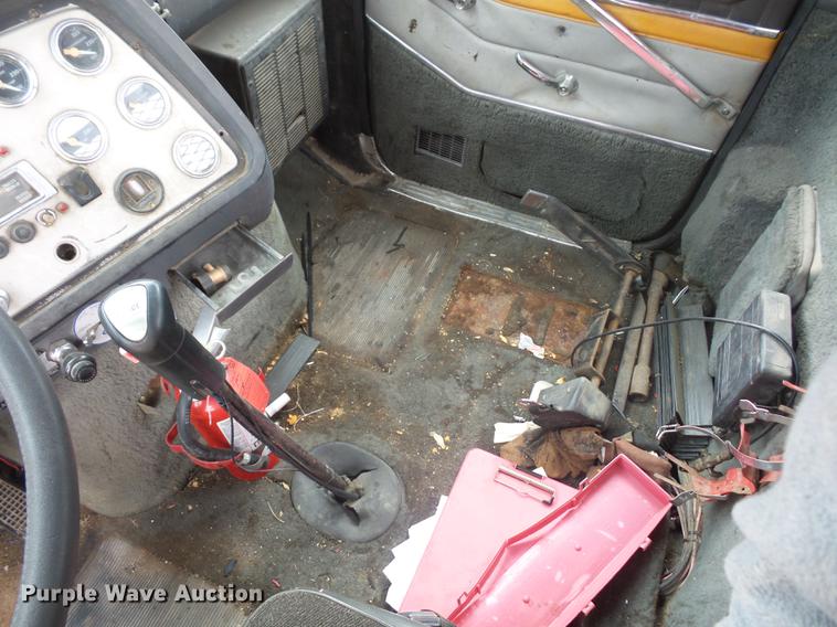 image for item DD9064 1987 Ford LTL9000 flatbed truck