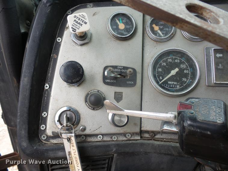 image for item DD9064 1987 Ford LTL9000 flatbed truck