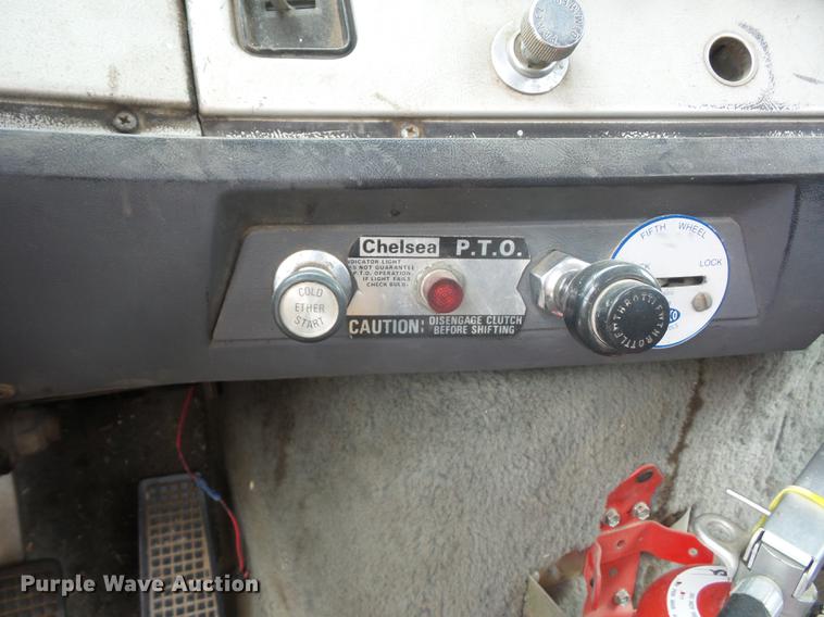 image for item DD9064 1987 Ford LTL9000 flatbed truck