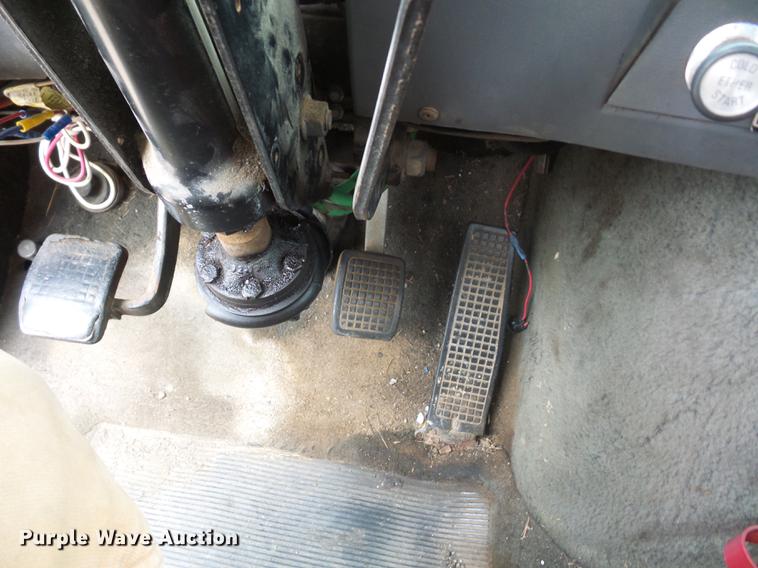 image for item DD9064 1987 Ford LTL9000 flatbed truck